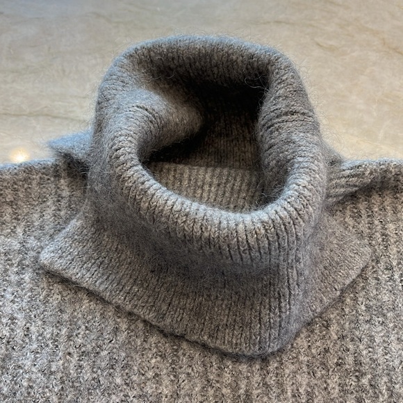 & Other Stories | Mohair Wool Blend Turtleneck Sweater | Grey | Size Small - Picture 3 of 10